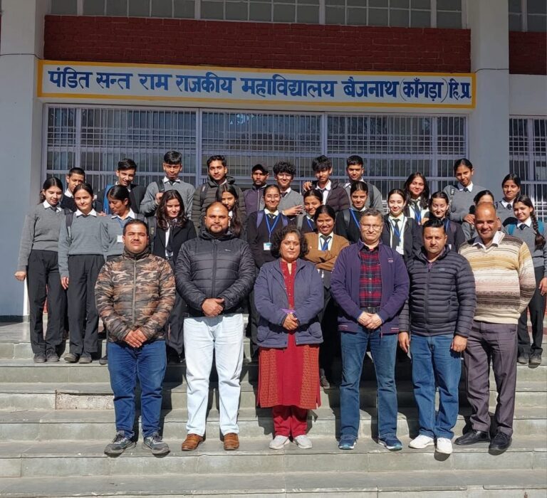 Kangra: कॉलेज परिसर में आवारा कुत्तों और रेबीज के खतरे पर बड़ा अलर्ट, बैजनाथ कॉलेज में हुआ जागरूकता व्याख्यान