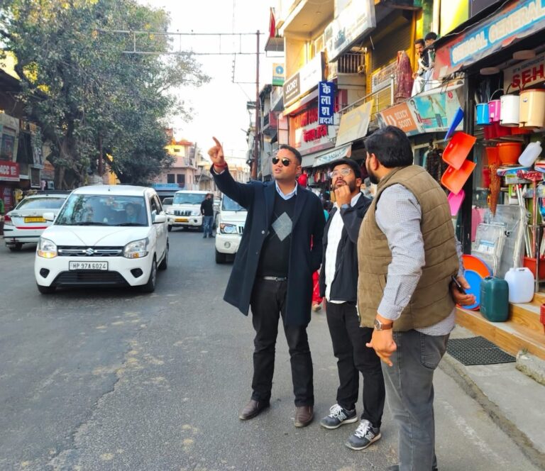 Kangra: पठानकोट–मंडी हाईवे पर बढ़ेगा सफर का भरोसा, SDM बैजनाथ ने ब्लैक स्पॉट्स का किया निरीक्षण