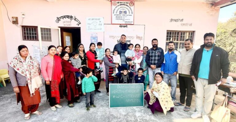Kangra: बच्चों की सेहत पर प्रशासन की पैनी नजर, एसडीएम संकल्प गौतम ने किया स्वास्थ्य जांच शिविर का निरीक्षण