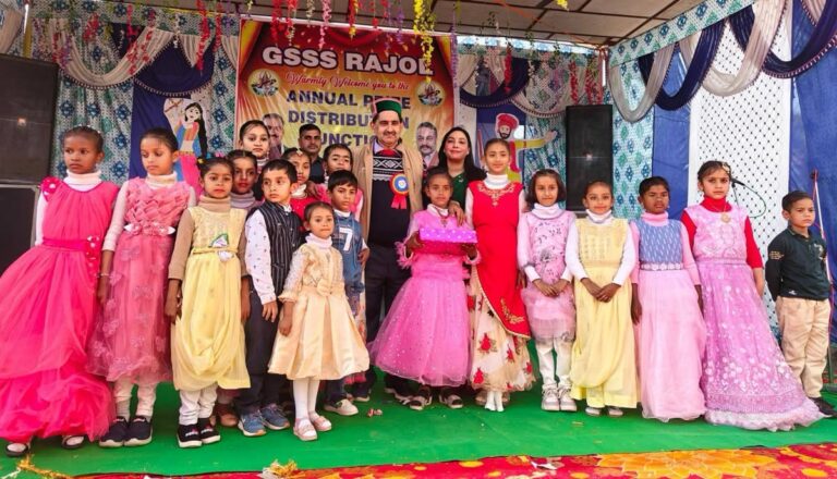 Kangra: शिक्षा से बदलेगा भविष्य: शाहपुर में केवल सिंह पठानिया का बड़ा बयान, विकास कार्यों की भी दी जानकारी