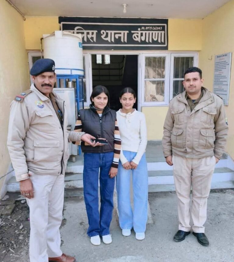 बंगाणा पुलिस का सराहनीय काम, ट्रेस कर तीन गुमशुदा मोबाइल मालिकों को लौटाए