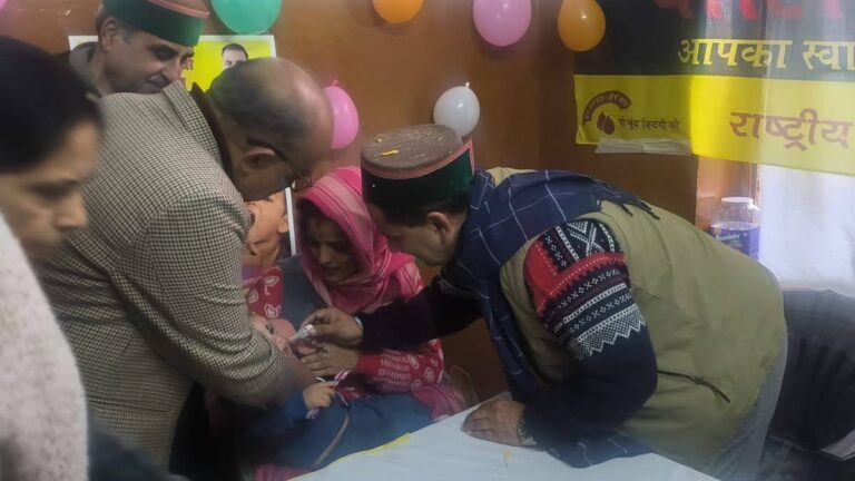 Kangra: कांगड़ा में पोलियो अभियान की शुरुआत, विधायक केवल सिंह पठानिया ने दिलाई ‘एक भी बच्चा न छूटे’ की शपथ