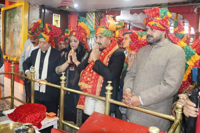Kangra: धर्मशाला में कार्निवाल का भव्य आगाज, शोभा यात्रा के रंगों में डूबा पूरा शहर