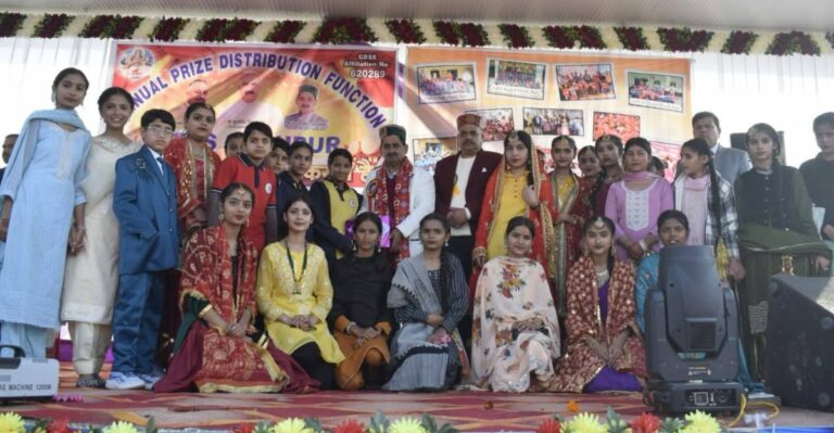 Kangra: शाहपुर स्कूल में बड़ा बदलाव, अगले सत्र से लागू होगा CBSE कोर्स; शहीद स्मारक का भी ऐलान