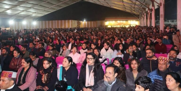 Kangra: अंकित तिवारी की आवाज़ पर झूमा धर्मशाला, कांगड़ा कार्निवाल की दूसरी संध्या बनी यादगार