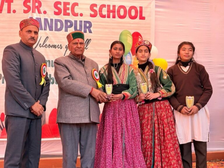 Kangra: अंकों से आगे की सोच जरूरी, बच्चों के सर्वांगीण विकास पर जोर: विधायक किशोरी लाल