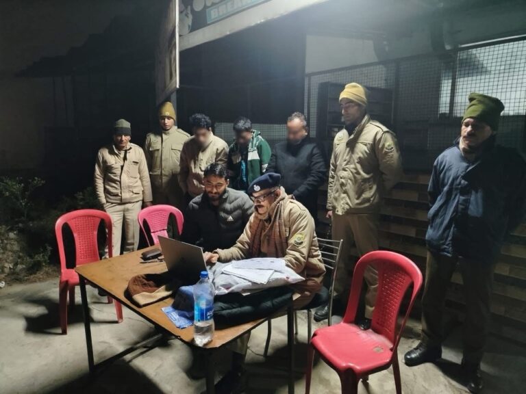 Kangra: नूरपुर में नशा माफिया पर पुलिस का बड़ा प्रहार, 1.852 किलो चरस के साथ तीन तस्कर दबोचे गए