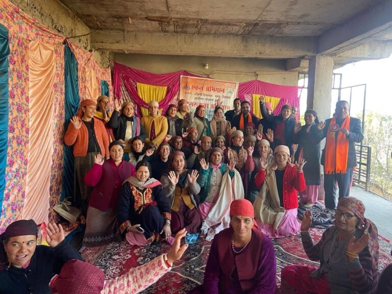 Himachal: दूरदराज़ इलाकों तक स्वास्थ्य की दस्तक, संच दलाश में आरोग्य योजना का जागरूकता शिविर आयोजित