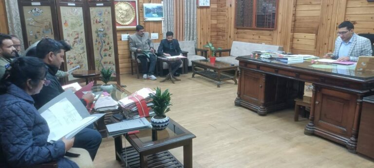 Chamba: चंबा में राशन आपूर्ति सुधार पर बैठक, उपायुक्त ने गुणवत्ता और समय पर वितरण सुनिश्चित करने के दिए निर्देश