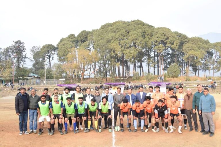 Kangra: कांगड़ा वैली कार्निवल में विंटर कप फुटबॉल का रोमांचक समापन, रॉयल एफसी चंडीगढ़ बनी चैंपिय