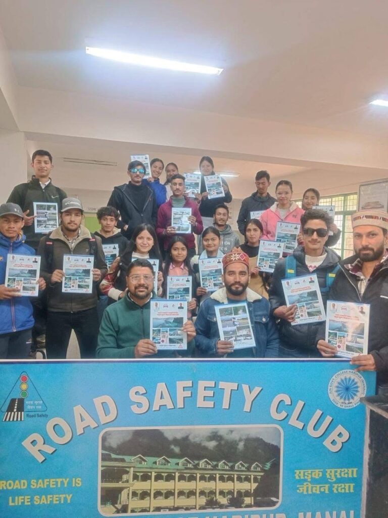 Kullu: हरिपुर मनाली कॉलेज में सड़क सुरक्षा को लेकर जागरूकता की पहल, छात्रों ने ली सेफ ड्राइविंग की शपथ