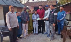 Kangra: गरीबी नहीं बनी बाधा: 12वीं आर्ट्स में प्रदेश में 6वां स्थान लाने वाले अभय चौधरी को मिला सम्मान और प्रोत्साहन राशि