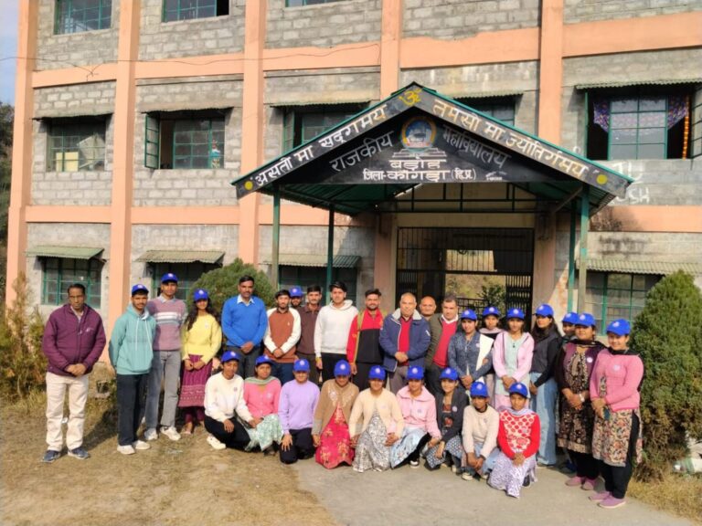 Kangra: एनएसएस शिविर का दूसरा दिन बना खास: बडोह बस स्टैंड की सफाई से लेकर डिजिटल फ्रॉड जागरूकता तक चला अभियान