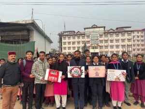 Kangra: द्रोणाचार्य पीजी कॉलेज रैत में रोट्रैक्ट क्लब व एनएसएस की नशा विरोधी रैली, युवाओं ने दिया नशामुक्त समाज का संदेश