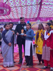 Kangra: ठाकुरद्वारा स्कूल में मेधावियों का सम्मान, विधायक मलेंद्र राजन बोले– गुणवत्तापूर्ण शिक्षा और नशामुक्त इंदौरा मेरी प्राथमिकता