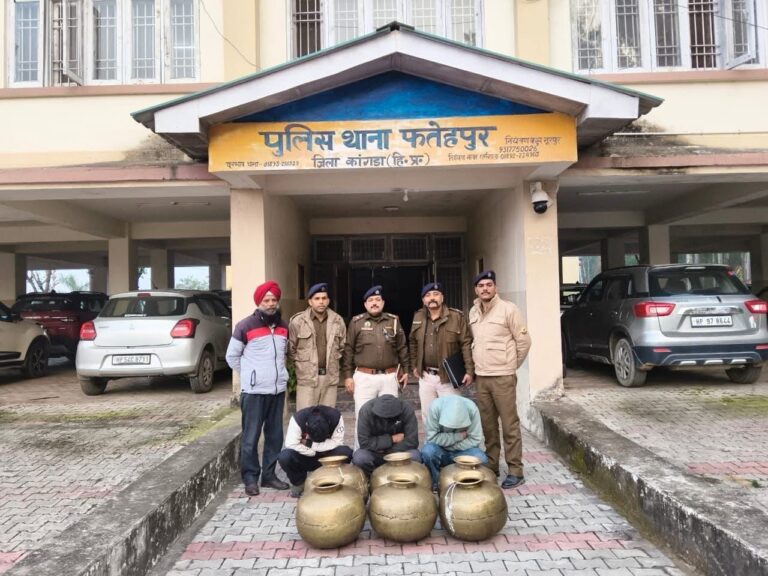 Kangra: फतेहपुर में चोरी का खुलासा, पुलिस ने 1.30 लाख की पीतल की बलटोहीयाँ बरामद कीं