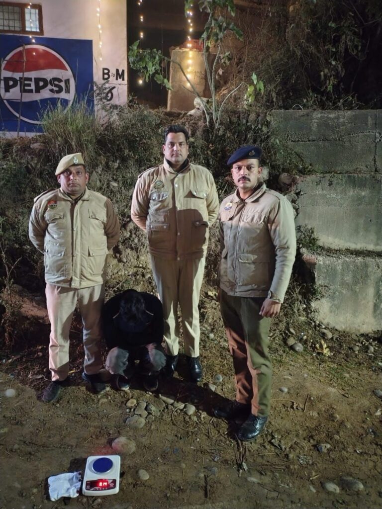 Bilaspur: नए साल के पहले दिन बिलासपुर में नशे पर बड़ी कार्रवाई, कार से चिट्टा बरामद, युवक गिरफ्तार