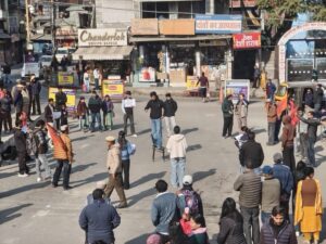 Kullu: कुल्लू में पल्लवी की मौत पर एबीवीपी का जोरदार धरना, छात्राओं की सुरक्षा पर उठाए गंभीर सवाल