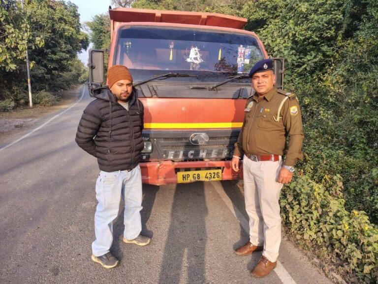 Nurpur: नूरपुर पुलिस का अवैध खनन माफिया पर बड़ा एक्शन, 2 ट्रैक्टर और 2 टिप्पर जब्त