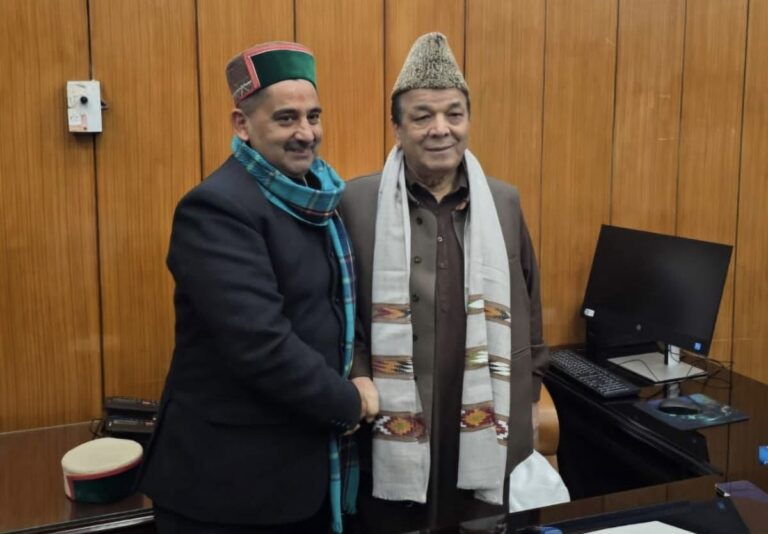 Kangra: जम्मू में विधानसभा अध्यक्ष से मिले केवल सिंह पठानिया, हिमाचल के ई-विधान मॉडल ने खींचा सबका ध्यान