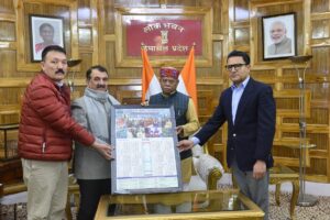 Himachal: राज्यपाल शिव प्रताप शुक्ला ने जारी किया हिमाचल प्रदेश विश्वविद्यालय का 2026 कैलेंडर, शिमला में हुआ कार्यक्रम