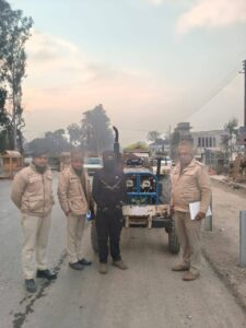Kangra: नूरपुर में खनन माफिया पर बड़ा एक्शन, पुलिस ने एक साथ जब्त किए 6 ट्रैक्टर