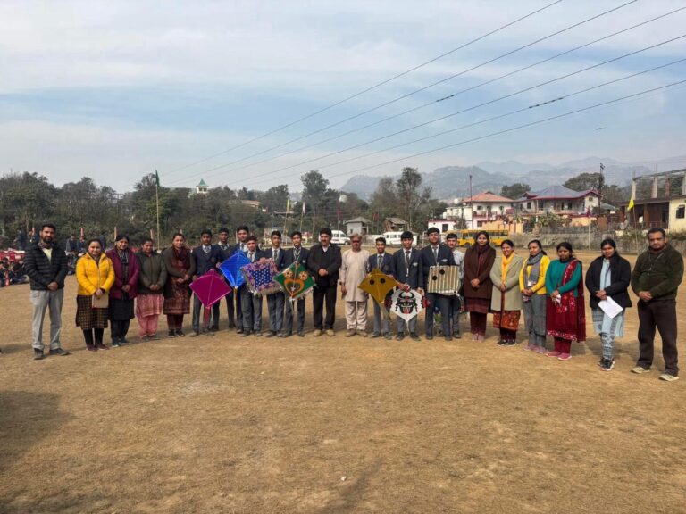 Kangra: कांगड़ा इंटरनेशनल स्कूल शाहपुर में लोहड़ी उत्सव का आयोजन, इंटर-हाउस पतंग प्रतियोगिता में छात्रों ने दिखाया दम