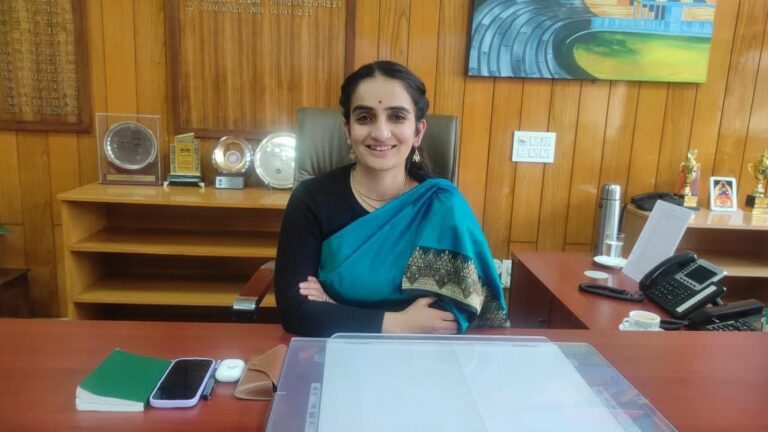 Hamirpur: हमीरपुर को मिली नई डीसी, गंधर्वा राठौड़ ने संभाला कार्यभार, जिले की पांचवीं महिला उपायुक्त बनीं