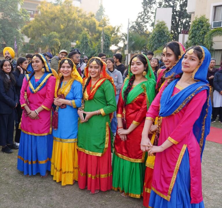 Chitkara University हिमाचल में लोहड़ी उत्सव: परंपरा और एकता का अनोखा संगम