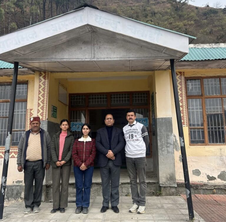 Chamba: चंबा में स्वास्थ्य सेवाओं की हकीकत सामने: CMO ने कई अस्पतालों का किया औचक निरीक्षण, साडल PHC भवन अनसेफ घोषित