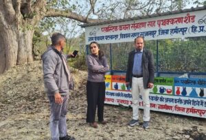 Hamirpur: सुजानपुर की पंचायतों में पहुंचे डीसी गंधर्वा राठौड़, विकास कार्यों और कचरा प्रबंधन की हकीकत परखी