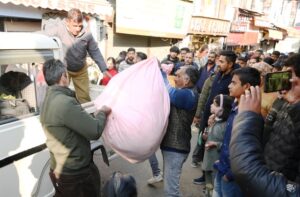 Shimla: लोअर बाजार में नगर निगम का सख्त एक्शन, 14 अवैध तहबाजारियों का सामान जब्त, हाथापाई से मचा हंगामा