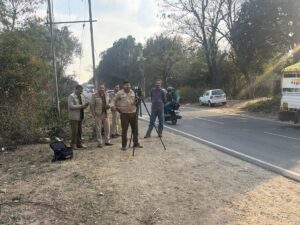 Kangra: बिना हेलमेट और ओवरस्पीडिंग पर सख्ती, फतेहपुर पुलिस का सड़कों पर विशेष चेकिंग अभियान