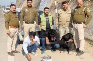 Mandi: पुंघ फोरलेन पर नाकाबंदी के दौरान बड़ा खुलासा, हरियाणा के तीन युवक 701 ग्राम चरस के साथ गिरफ्तार
