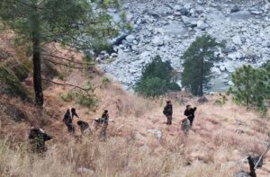 Himachal: खाना खाते वक्त फिसला पैर, 200 मीटर गहरी खाई में गिरा युवक; 4 घंटे चले रेस्क्यू के बाद शव बरामद
