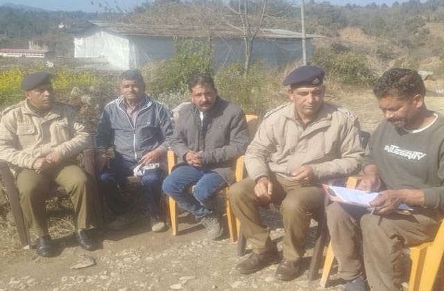 Bilaspur: तलाई के भल्लू गांव में रात को पोल्ट्री फार्म में भीषण आग, लाखों का नुकसान, जांच में जुटी पुलिस