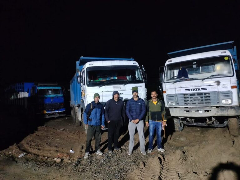 Kangra: नूरपुर में खनन माफिया पर बड़ा वार, पुलिस के रातभर चले अभियान में जेसीबी और टिप्पर जब्त