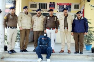 Hamirpur: 7 साल से फरार उद्घोषित अपराधी नादौन पुलिस के हत्थे चढ़ा, चोरी और मारपीट के कई मामलों में था वांछित