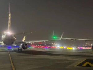 मुंबई एयरपोर्ट पर बड़ा हादसा टला, एयर इंडिया और इंडिगो के विमानों के पंख टकराए