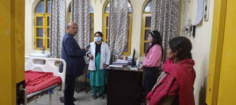 Kangra: सीएमओ धर्मशाला ने शाम को सिविल अस्पताल बैजनाथ का औचक दौरा किया, मरीजों से लिया फीडबैक