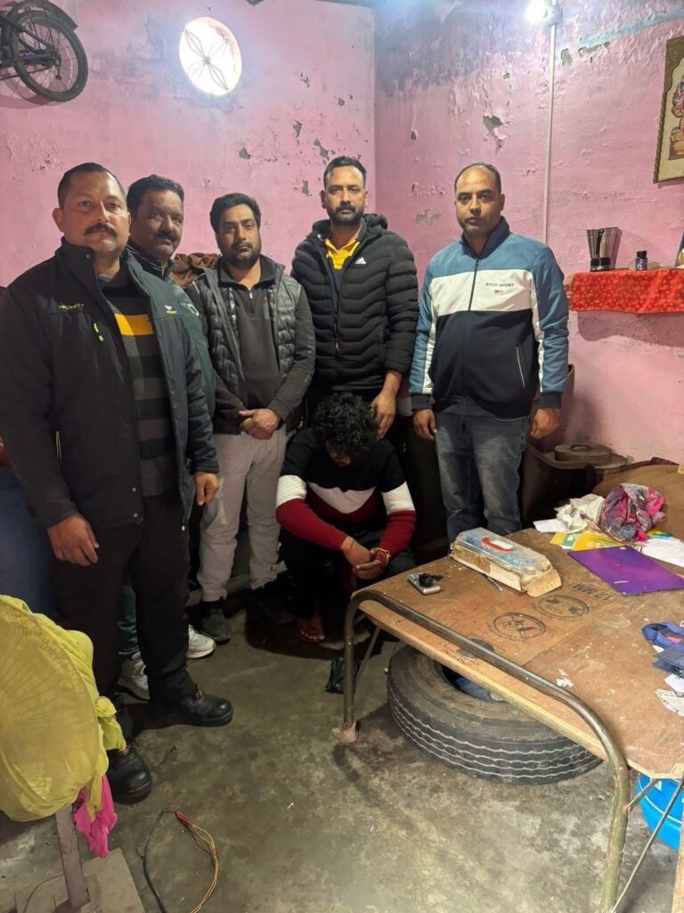 Kangra: डमटाल में पुलिस की बड़ी कार्रवाई, स्टोर में छिपाकर रखा था चिट्टा, 24 वर्षीय युवक गिरफ्तार