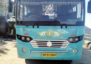 Shimla: शिमला आरटीओ की बड़ी कार्रवाई: निजी बस जब्त, यात्रियों की सुरक्षा को खतरा बताया