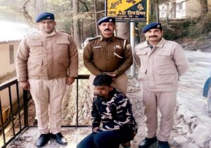 Shimla: शिमला पुलिस का बड़ा एक्शन, 1.115 किलो चरस के साथ सिरमौर का आरोपी गिरफ्तार, नेटवर्क की जांच शुरू