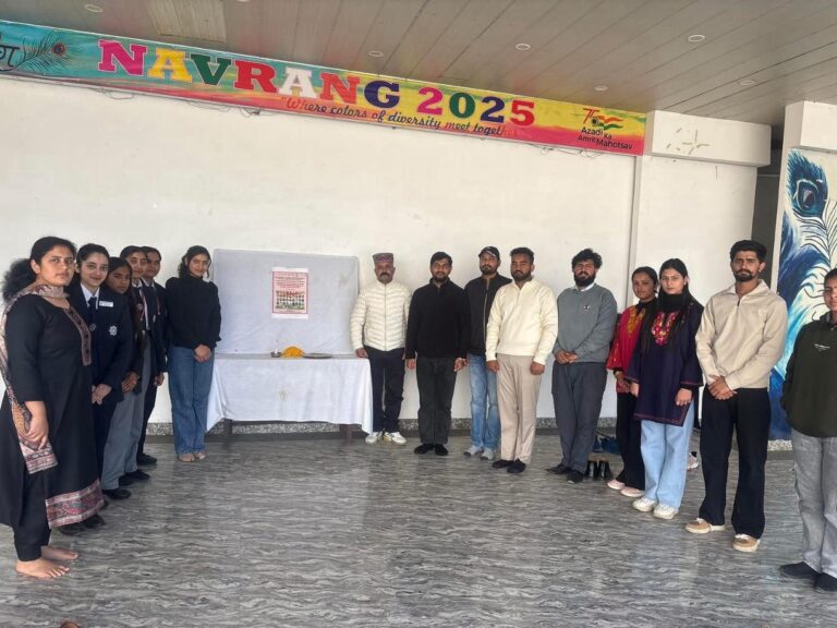 Kangra: पुलवामा शहीदों को द्रोणाचार्य कॉलेज में भावुक श्रद्धांजलि, रोटरेक्ट क्लब ने आयोजित किया सम्मान समारोह