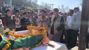 Kangra: वरिष्ठ कांग्रेस नेता देवदत्त शर्मा को नम आंखों से विदाई, केवल सिंह पठानिया ने दिया कंधा