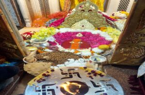 Una: मां चिंतपूर्णी दरबार में गुप्त दान ने चौंकाया: पंजाब के श्रद्धालु दंपति ने चढ़ाया 25 तोले सोने का मुकुट, कीमत 50 लाख तक