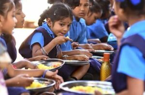 Himachal: अब मिड-डे मील में ‘चखनू’ सिस्टम! बच्चों को परोसने से पहले मांएं चखेंगी खाना, लापरवाही पर सख्त कार्रवाई