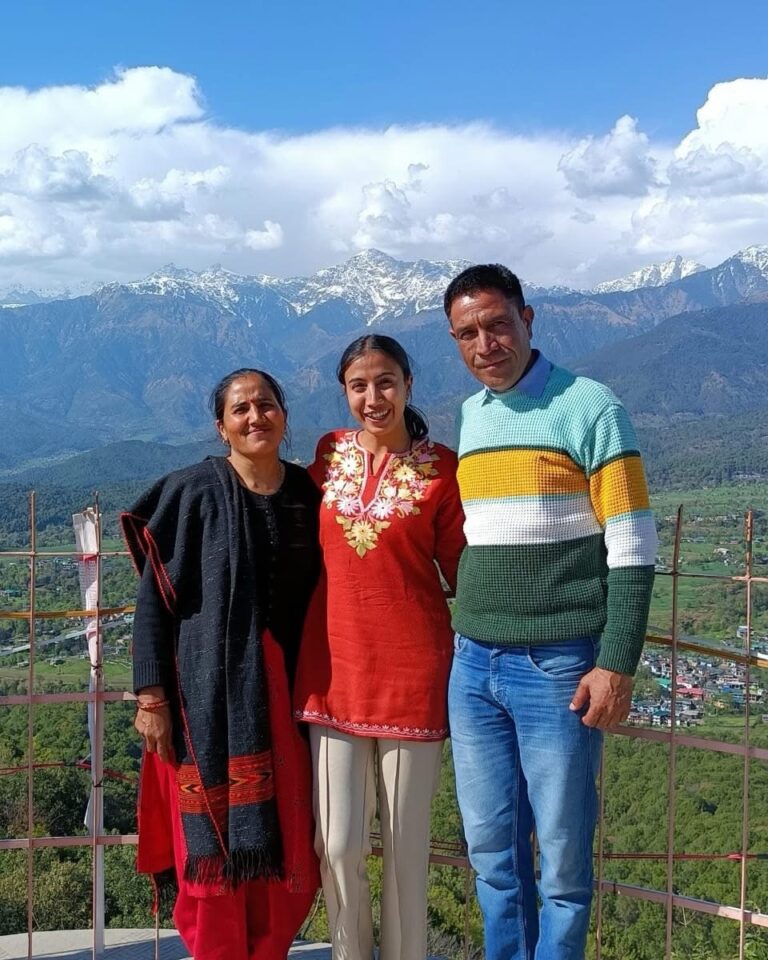 Kangra: बैजनाथ की उतराला की बेटी अंकिता भारद्वाज ने एम्स दिल्ली में नर्सिंग ऑफिसर के रूप में पाया चयन, गांव में खुशी की लहर