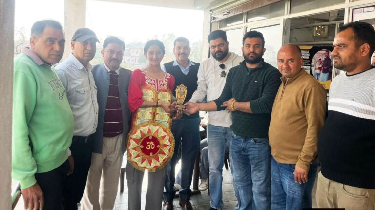 Kangra: 10KM मिनी हाफ मैराथन में शाहपुर की खुशी ने मारी बाज़ी, दूसरे स्थान पर रहीं; अब मिलेगी फ्री कोचिंग
