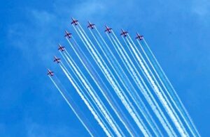 Himachal: आसमान में बना तिरंगा, हवा में दिल और DNA! सुजानपुर में एयर शो ने मचाई सनसनी